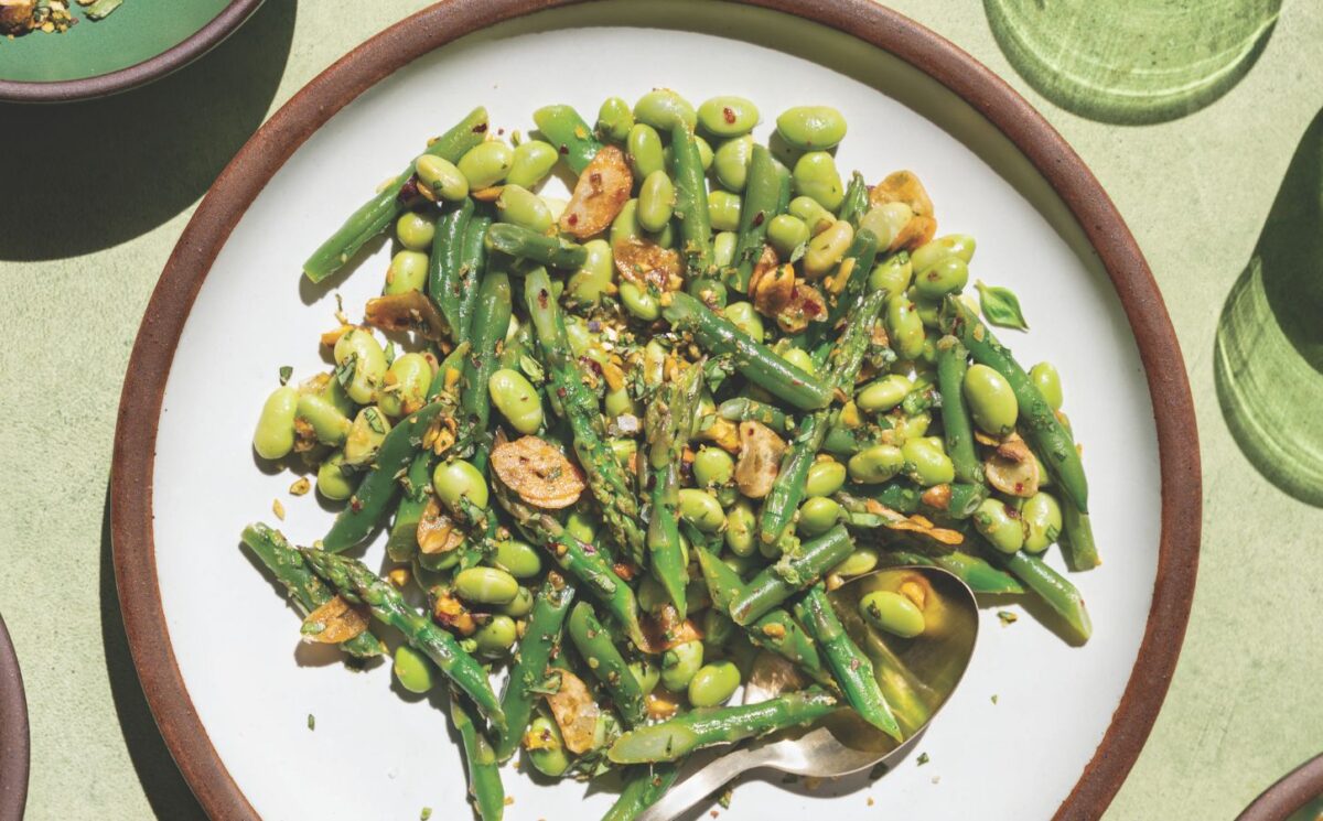 Photo of garlicky asparagus and beans served with lemon olive oil, pistachios, garlic chips and chili