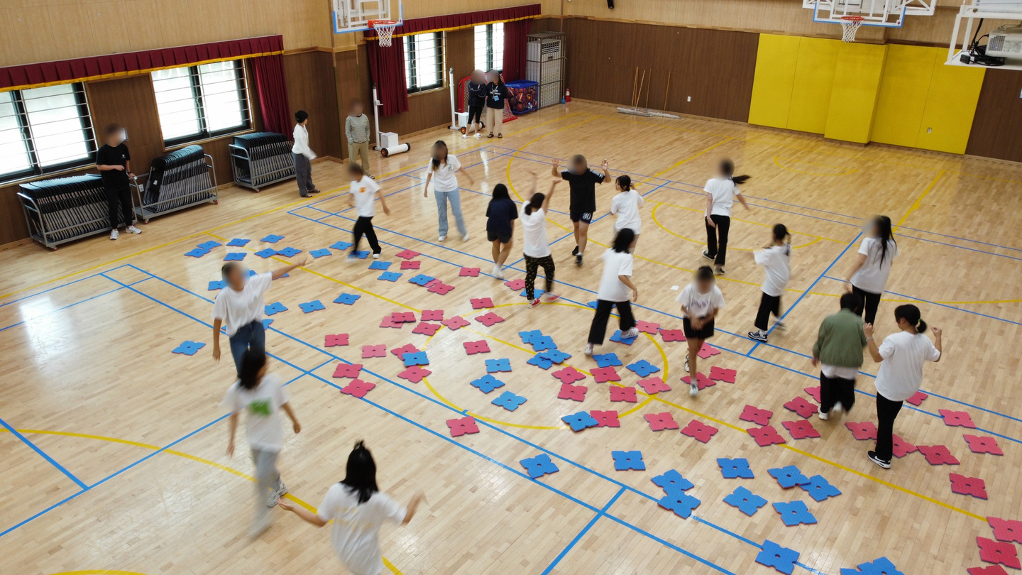 Young people participate in detox activities at the National Youth Internet Dream Village in Seoul in 2025. [National Center For Youth Internet Addiction Treatment] 