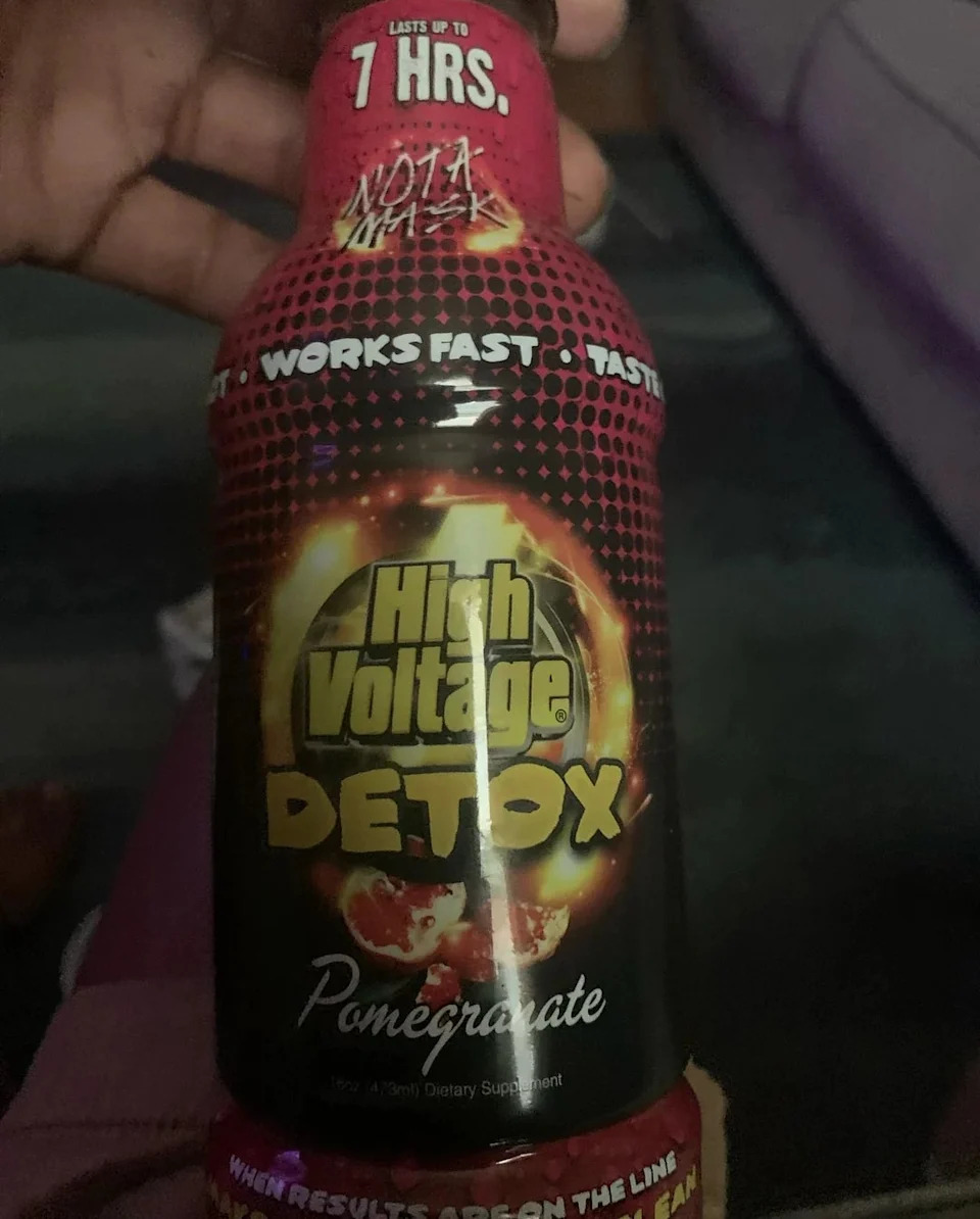 When you hold the High Voltage Detox Pomegranate Flavor bottle in your hand, it claims to have quick effects and last for 7 hours.