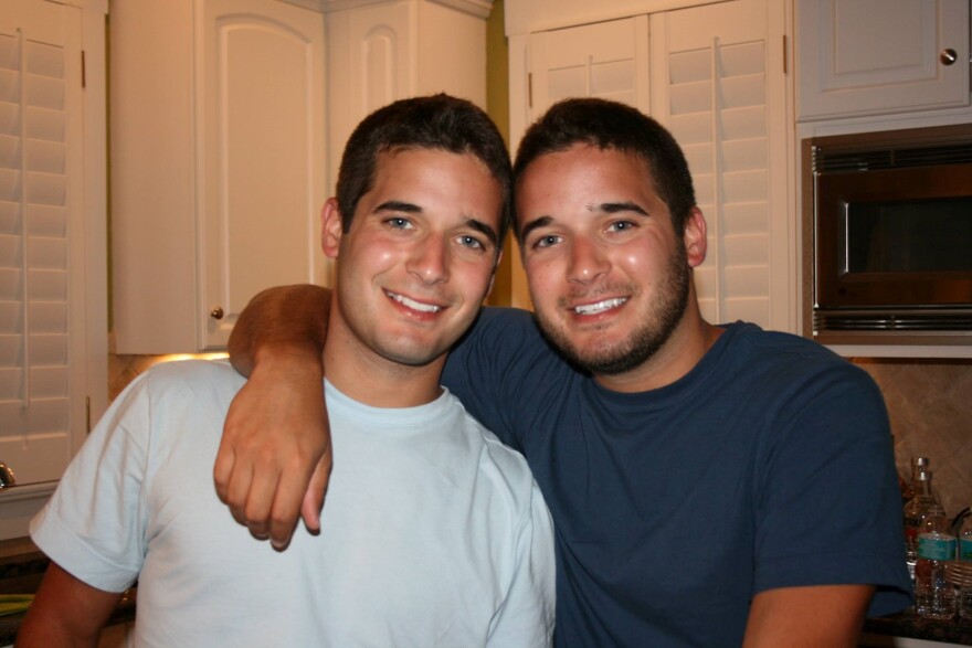 Sam Zeller (left) and his twin brother Jake Zeller (2012)