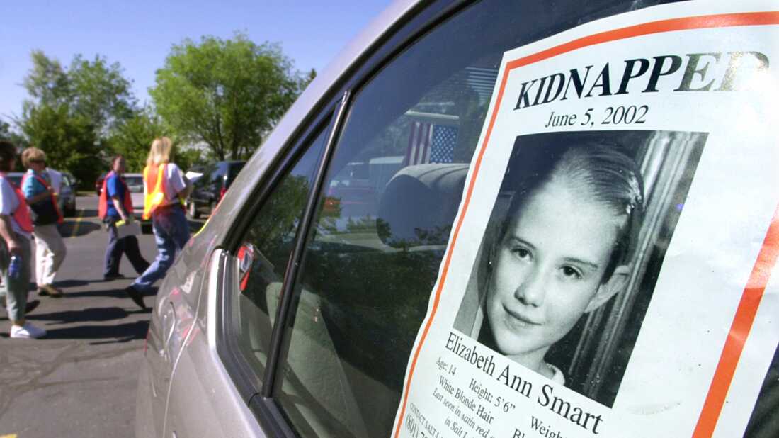 Days after Elizabeth Smart was kidnapped in 2002, volunteers set out to search for her in Salt Lake City.